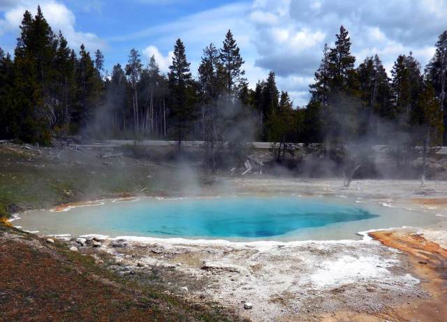 photo of a deep, blue hot springs pool in Yellowstone National Park